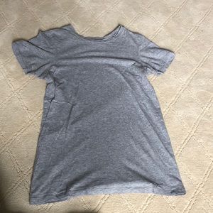 grey tee